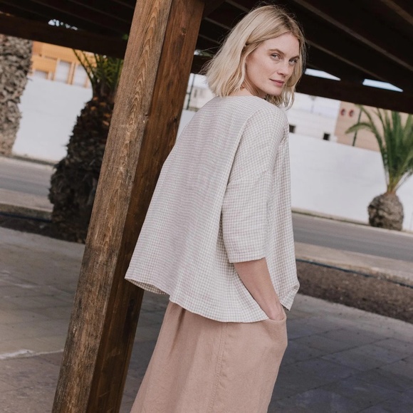 Not Perfect Linen - Old London Shortsleeved Top - Picture 2 of 13